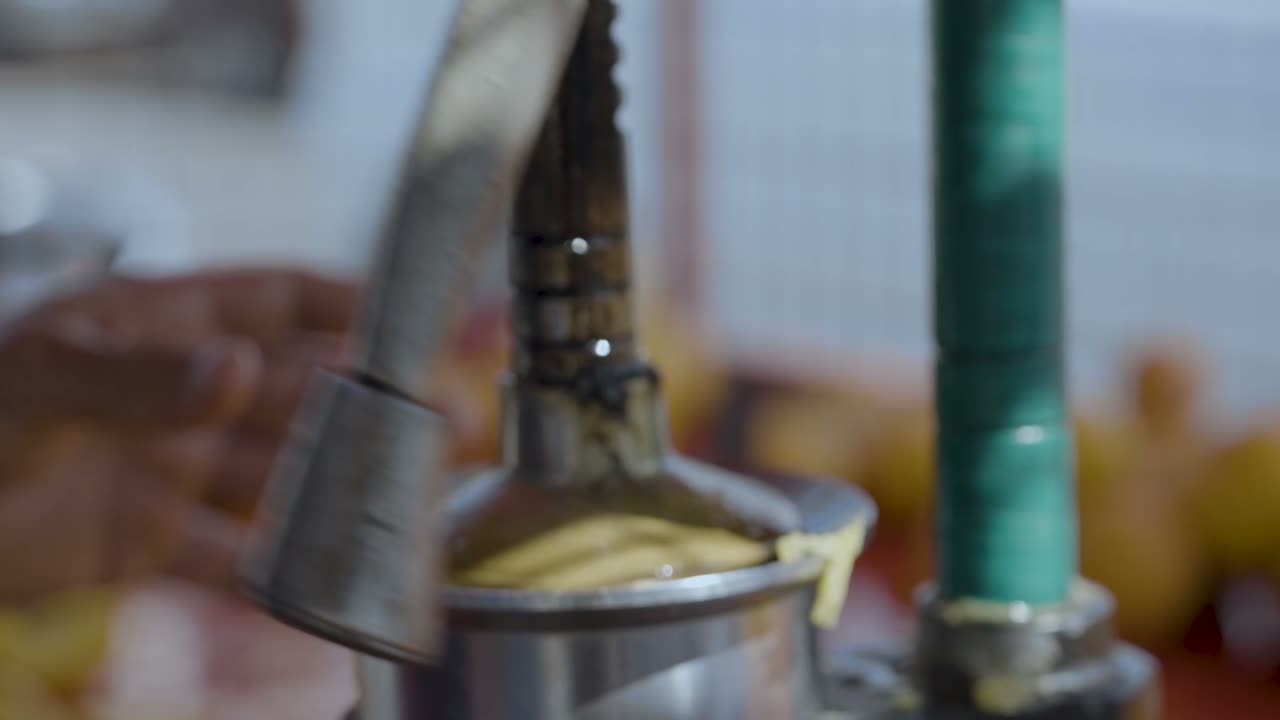 من الميدان